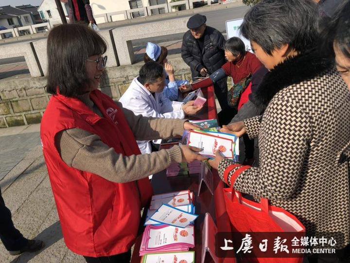 東關(guān)街道開展3.15國際消費者權(quán)益日宣傳服務(wù)活動及市場調(diào)查