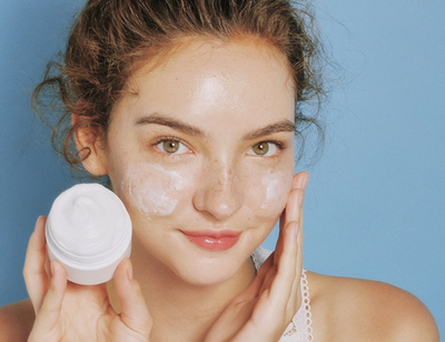 深冬皮膚外油內(nèi)干還粗糙？保濕三部曲助你全面護(hù)膚